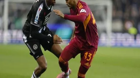 詹姆斯突破42000分大关，湖人三人合力砍下85分战胜灰熊